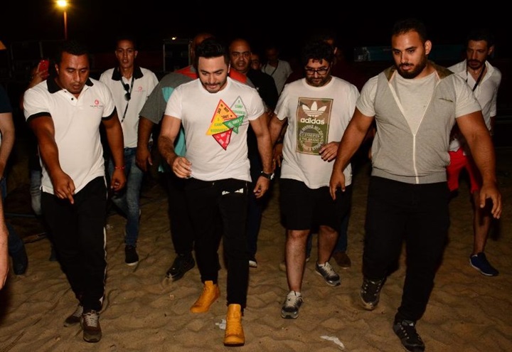 بالصور.. تامر حسني يشعل حفلا جماهيريا ببورتو سعيد ومحبيه يطالبوه بإعادة أغنية "عيش بشوقك" بالصور.. تامر حسني يشعل حفلا جماهيريا ببورتو سعيد ومحبيه يطالبوه بإعادة أغنية "عيش بشوقك"