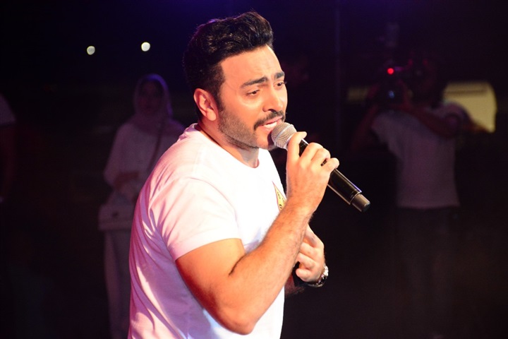 بالصور.. تامر حسني يشعل حفلا جماهيريا ببورتو سعيد ومحبيه يطالبوه بإعادة أغنية "عيش بشوقك" بالصور.. تامر حسني يشعل حفلا جماهيريا ببورتو سعيد ومحبيه يطالبوه بإعادة أغنية "عيش بشوقك"