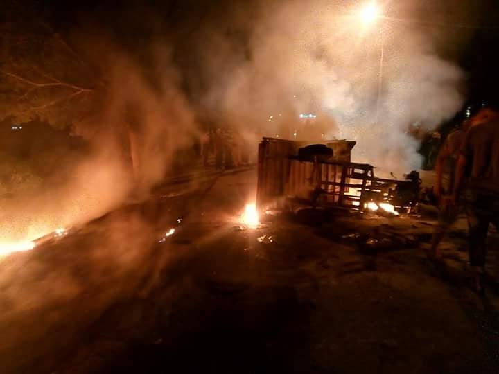 بالصور.. مصرع شخص إثر اشتعال النيران بتروسيكل يقوده في حادث تصادم بكفر الشيخ