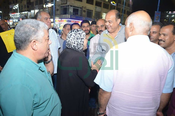 بالفيديو.. محافظ مطروح يقوم بمرور ليلي مفاجئ بشارع الإسكندرية وكورنيش المدينة