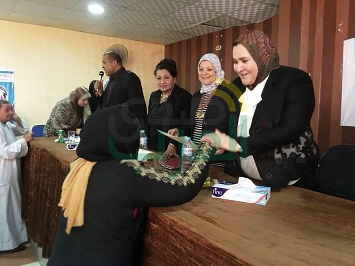 تسليم 500 شهادة أمان للأرامل والمطلقات بتكلفة "250 ألف جنيه" بدار السلام في سوهاج
