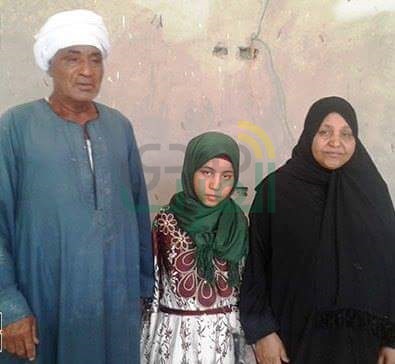 اجتياز متحدية الإعاقه بسوهاج: امتحان محو الأمية بقدميها اجتياز متحدية الإعاقه بسوهاج: امتحان محو الأمية بقدميها