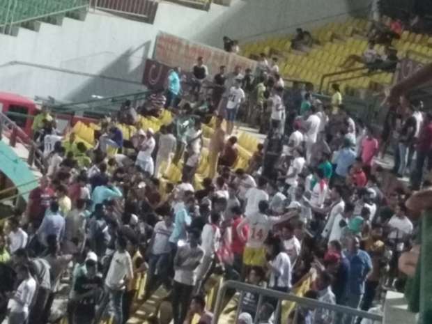 الزمالك يسمح للجماهير بالتواجد رغم إعلان اتحاد الكرة الزمالك يسمح للجماهير بالتواجد رغم إعلان اتحاد الكرة