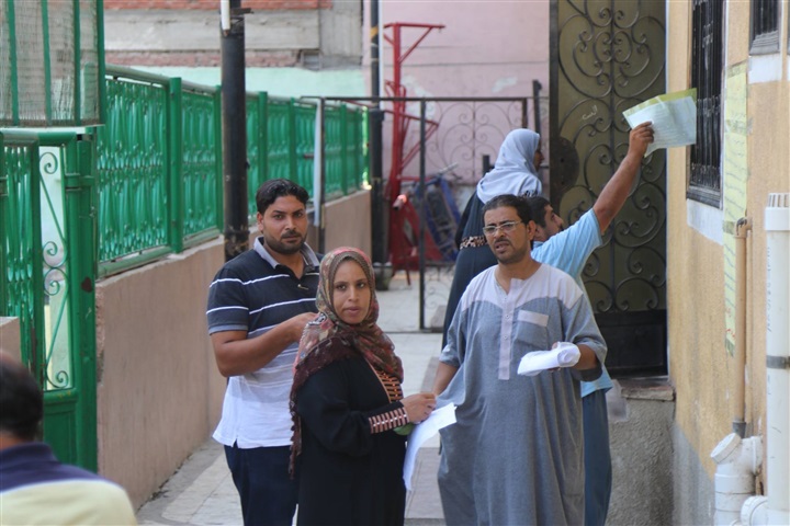 بالصور.. محافظ كفر الشيخ يتابع تسجيل المواليد الجدد بمكاتب التموين