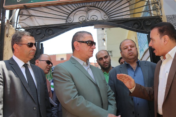 بالصور.. محافظ كفر الشيخ يتابع تسجيل المواليد الجدد بمكاتب التموين