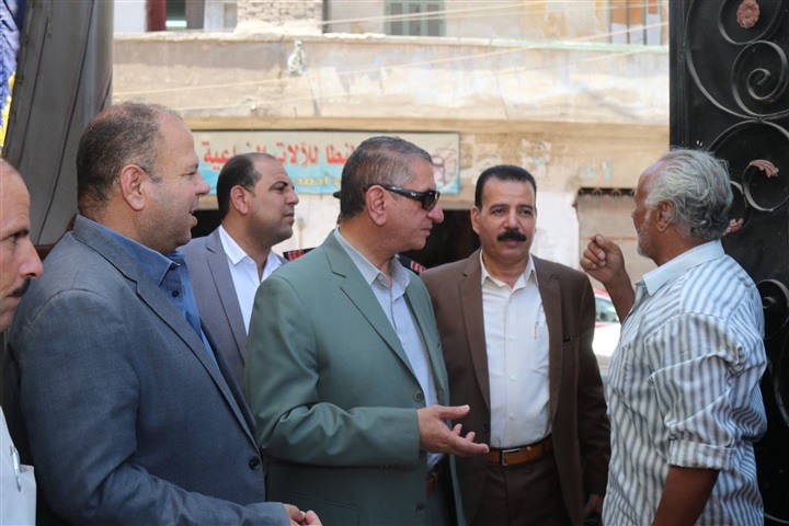 بالصور.. محافظ كفر الشيخ يتابع تسجيل المواليد الجدد بمكاتب التموين