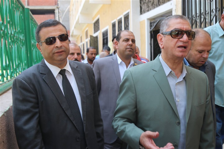 بالصور.. محافظ كفر الشيخ يتابع تسجيل المواليد الجدد بمكاتب التموين