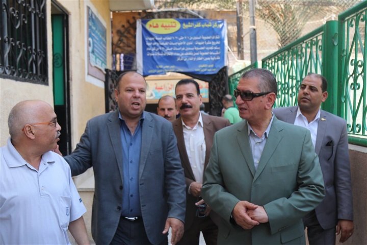 بالصور.. محافظ كفر الشيخ يتابع تسجيل المواليد الجدد بمكاتب التموين