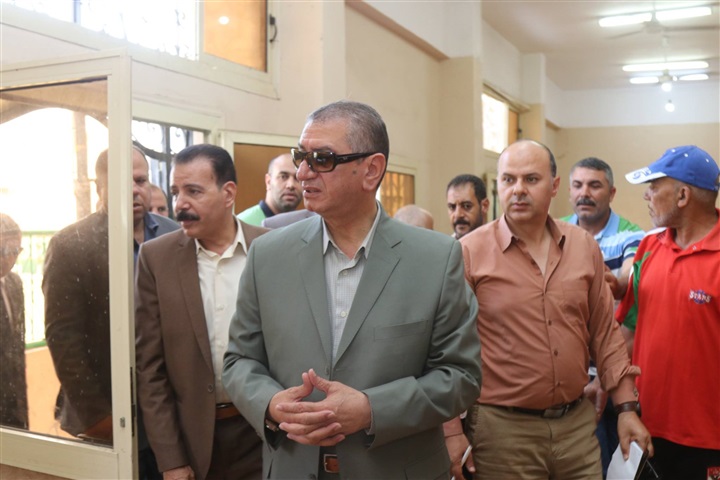بالصور.. محافظ كفر الشيخ يتابع تسجيل المواليد الجدد بمكاتب التموين