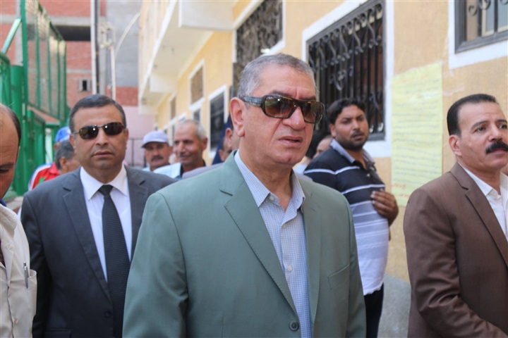 بالصور.. محافظ كفر الشيخ يتابع تسجيل المواليد الجدد بمكاتب التموين