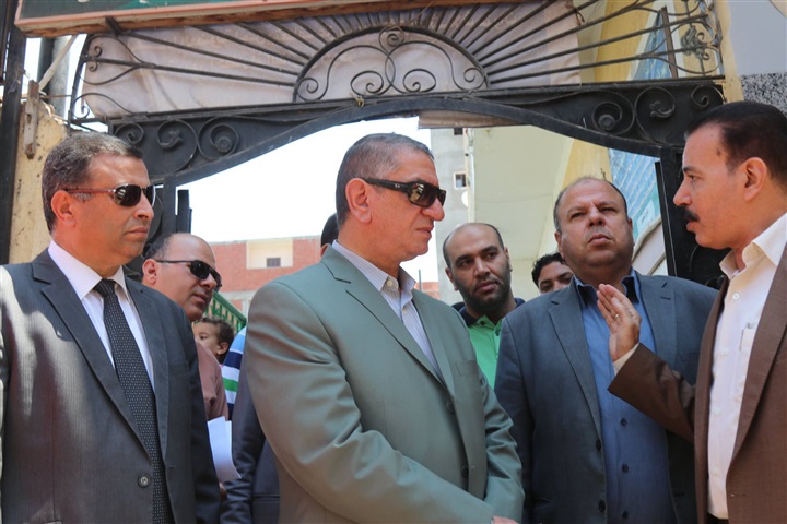 بالصور.. محافظ كفر الشيخ يتابع تسجيل المواليد الجدد بمكاتب التموين