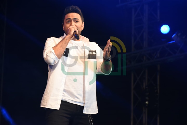 بالصور.. تامر حسني يشعل حفل جامعة هيلوبوليس بالصور.. تامر حسني يشعل حفل جامعة هيلوبوليس