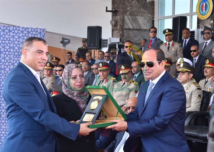خريجو الدفعة 156 ضباط الصف يؤدون العرض العسكرى أمام الرئيس السيسى