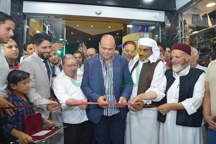 بالصور.. محافظ مطروح يفتتح أحد المولات التجارية الجديدة بشارع الإسكندريه