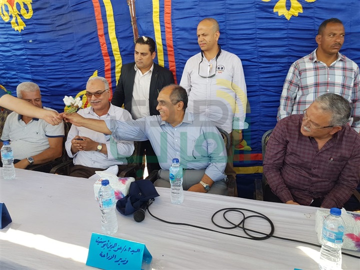 وزير الزراعة ومحافظ المنيا يفتتحان موسم جنى القطن