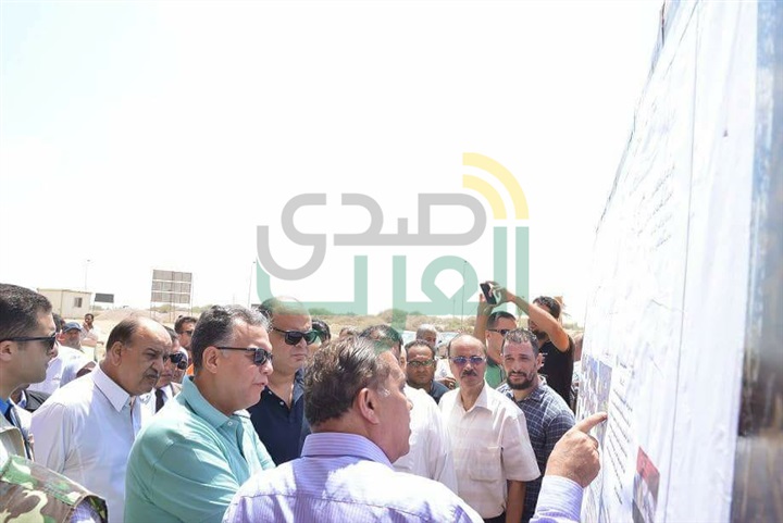 وزير النقل ومحافظ مطروح يتفقدان أعمال إنشاء كوبريين علويين بتكلفة 110 مليون جنيه بمدينة الحمام 