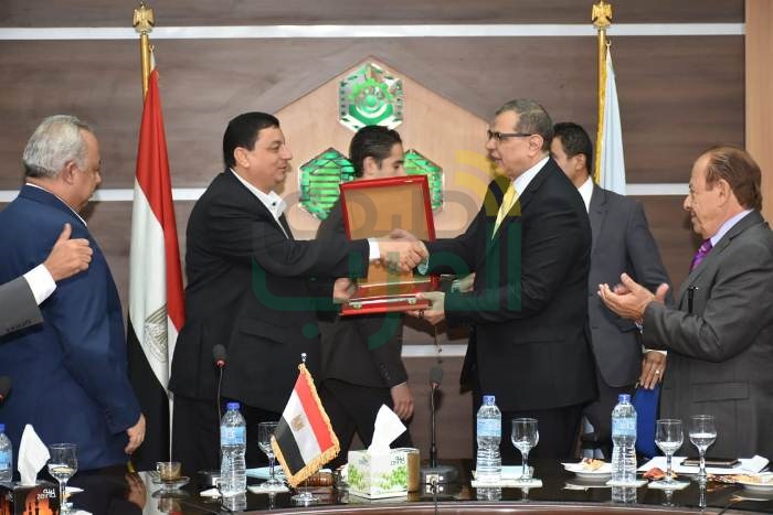تكريم وزير القوى العاملة ومحافظ الشرقية بمقر جمعية المستثمرين بالعاشر من رمضان تكريم وزير القوى العاملة ومحافظ الشرقية بمقر جمعية المستثمرين بالعاشر من رمضان