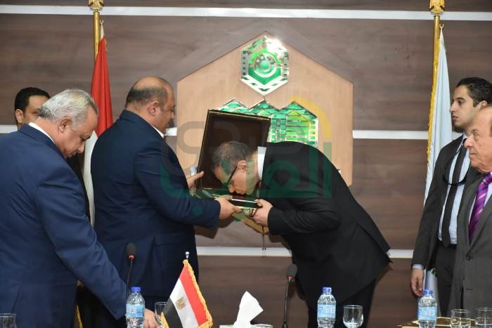 تكريم وزير القوى العاملة ومحافظ الشرقية بمقر جمعية المستثمرين بالعاشر من رمضان تكريم وزير القوى العاملة ومحافظ الشرقية بمقر جمعية المستثمرين بالعاشر من رمضان
