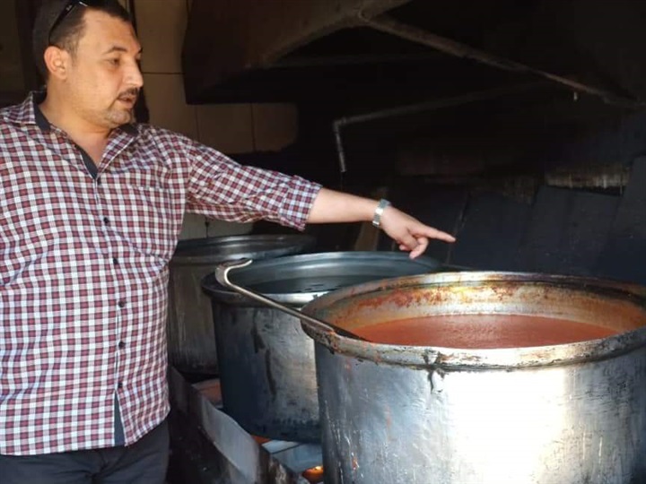 ضبط 390 لتر زيت طعام مجهول المصدر يستعمل"الكشري"بكفر شكر