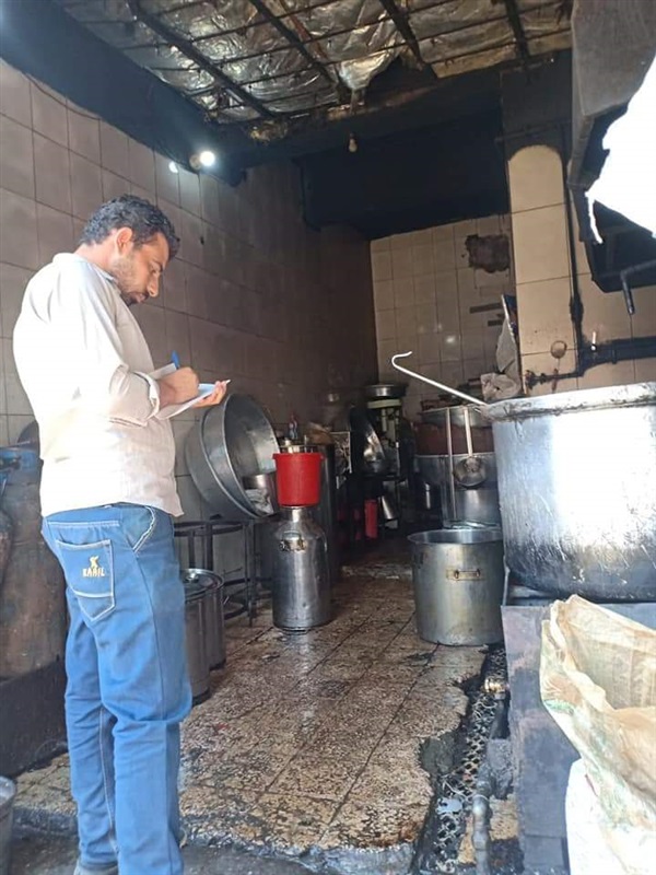 ضبط 390 لتر زيت طعام مجهول المصدر يستعمل"الكشري"بكفر شكر