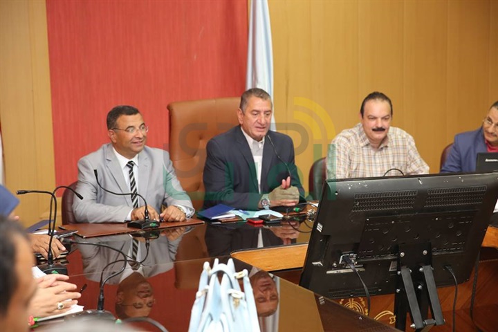 بالصور.. محافظ كفر الشيخ يتابع تنفيذ مشروعات الاستثمارية