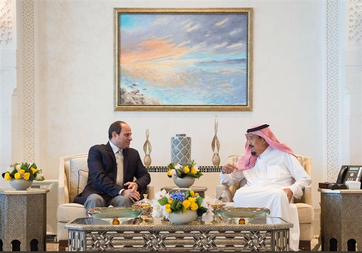 عاجل.. خادم الحرمين الشريفين يستقبل السيسى في "نيوم"(صور) عاجل.. خادم الحرمين الشريفين يستقبل السيسى في "نيوم"(صور)
