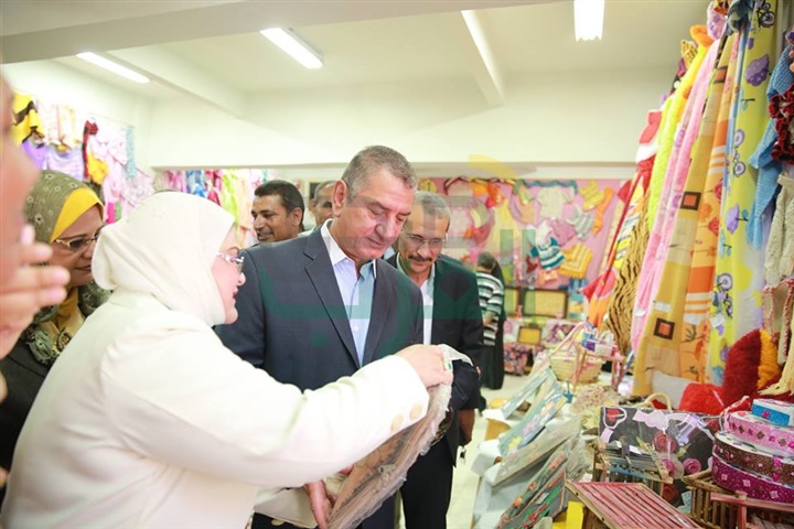 بالصور.. محافظ كفر الشيخ يفتتح المعرض السنوي لمنتجات التعليم المجتمعي 