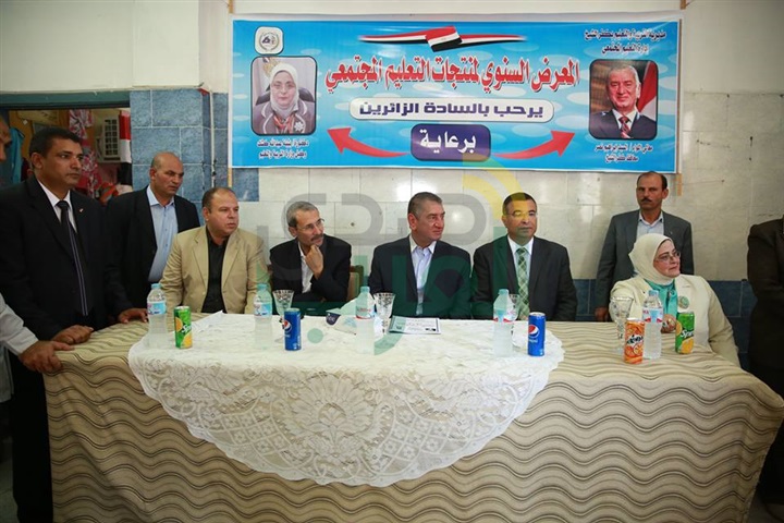 بالصور.. محافظ كفر الشيخ يفتتح المعرض السنوي لمنتجات التعليم المجتمعي 