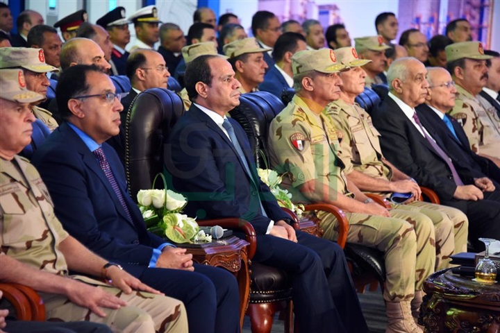 الرئيس "السيسي" يفتتح عدد من المشروعات التنموية الصناعية بمحافظة بنى سويف الرئيس "السيسي" يفتتح عدد من المشروعات التنموية الصناعية بمحافظة بنى سويف