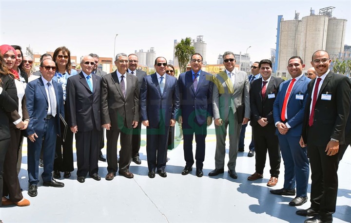الرئيس "السيسي" يفتتح عدد من المشروعات التنموية الصناعية بمحافظة بنى سويف الرئيس "السيسي" يفتتح عدد من المشروعات التنموية الصناعية بمحافظة بنى سويف