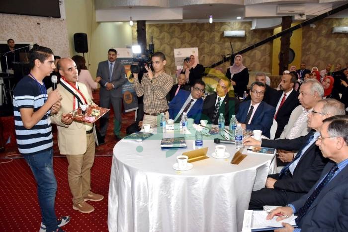 محافظ الشرقية ونائب وزير التربية والتعليم ويشهدان عرض إنجازات مدرسة منيا القمح الثانوية