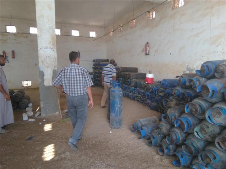 ضبط 15 مخالفة تموينية منتهية الصلاحية بالعلمين