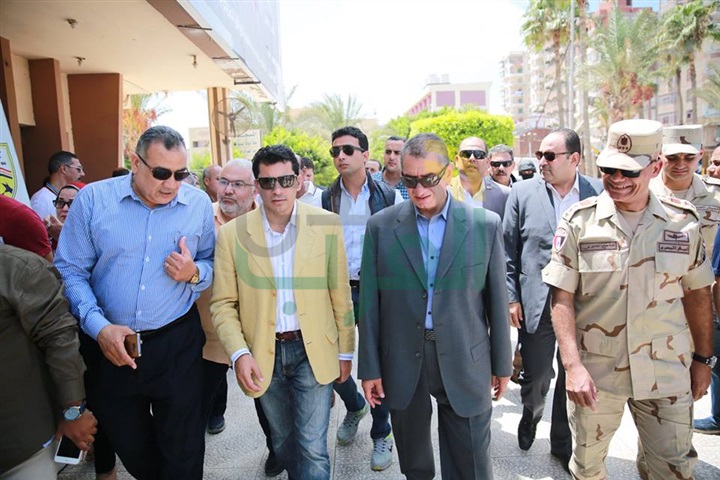 بالصور.."صبحي" و "نصر"  يتفقدان  نُزل الشباب وموقع انشاء مول نادي كفر الشيخ الرياضي 