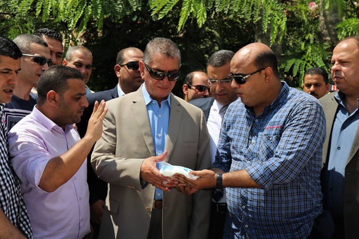 الصور.. محافظ كفر الشيخ يطلق مبادرة الشباب " أهلا بالعيد " لمحاربة الغلاء 
