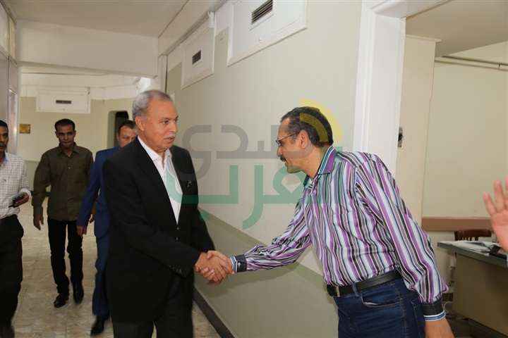 محافظ قنا يهنئ العاملين بالديوان العام بمناسبة حلول عيد الاضحى المبارك
