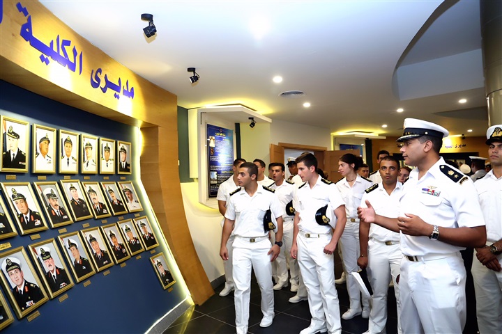 القوات البحرية المصرية تنفذ تدريبات عابرة بالبحر الأحمر والبحر المتوسط