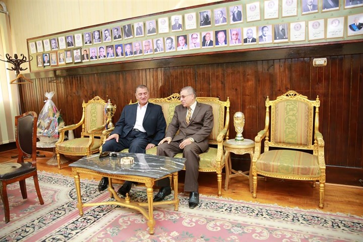 محافظ كفر الشيخ يهنئ رئيس مجمع المحاكم بمنصبه الجديد (صور)