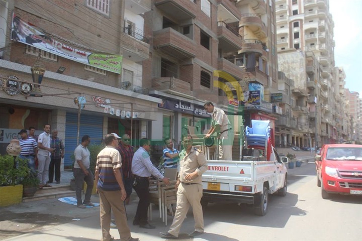 بالصور.. حملة لرفع إشغالات المقاهي المخالفة بشوارع دسوق