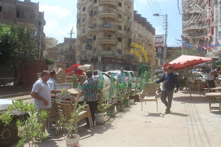 بالصور.. حملة لرفع إشغالات المقاهي المخالفة بشوارع دسوق