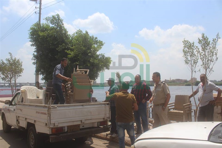 بالصور.. حملة لرفع إشغالات المقاهي المخالفة بشوارع دسوق