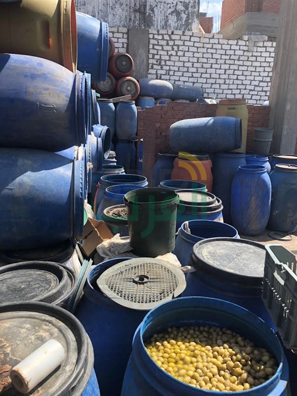 ضبط صاحب مصنع مخللات بالإسكندرية غير صالحة للأستخدام الأدمي 