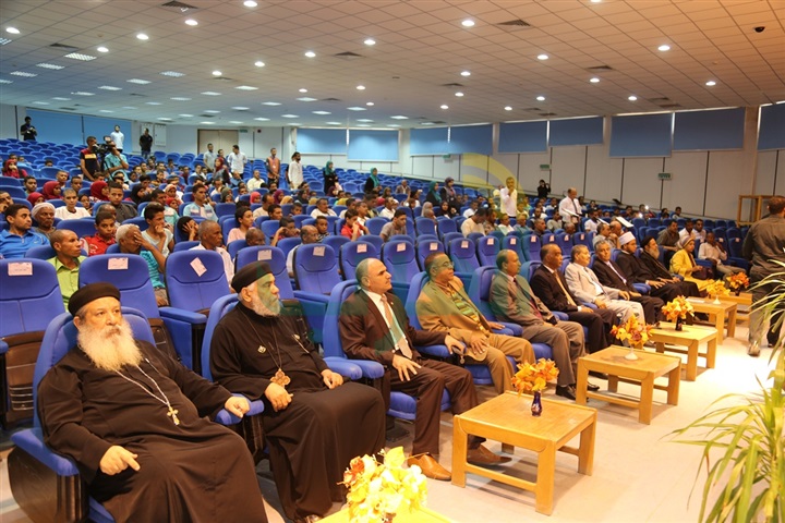 محافظ قنا ورئيس جامعة جنوب الوادي يفتتحان فعاليات المنتدي الثاني للشباب "التنوير في مواجهة التطرف"