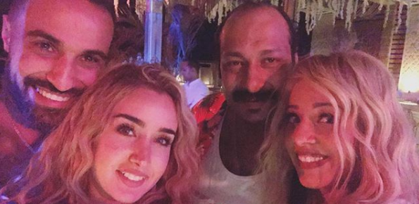 بالصور.. حلمي ورزق وشيكو ونجوم مسرح مصر في حفل زفاف محمد إمام بالصور.. حلمي ورزق وشيكو ونجوم مسرح مصر في حفل زفاف محمد إمام