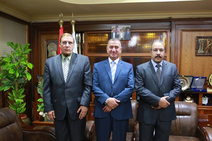 بالصور.. محافظ كفر الشيخ يمنح مصنع سخا للألبان "قلبة الحياة" بتكلفة 300 مليون جنيه
