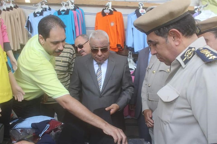 بالصور...مديرا أمن كفر الشيخ والبحث الجنائي يفتتحان معرض "الداخلية" لبيع المستلزمات المدرسية
