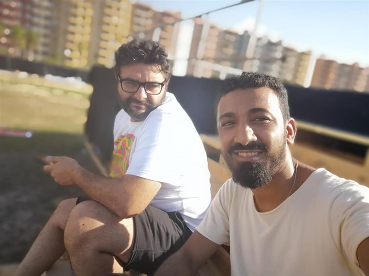 بالصور ..الجمهور يستعد لدخول حفل الهضبة بالساحل الشمالي 