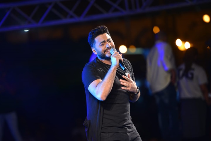 بناء على رغبة الجمهور.. تامر حسنى يغنى "ناسينى ليه" و"كفايك أعذار"     