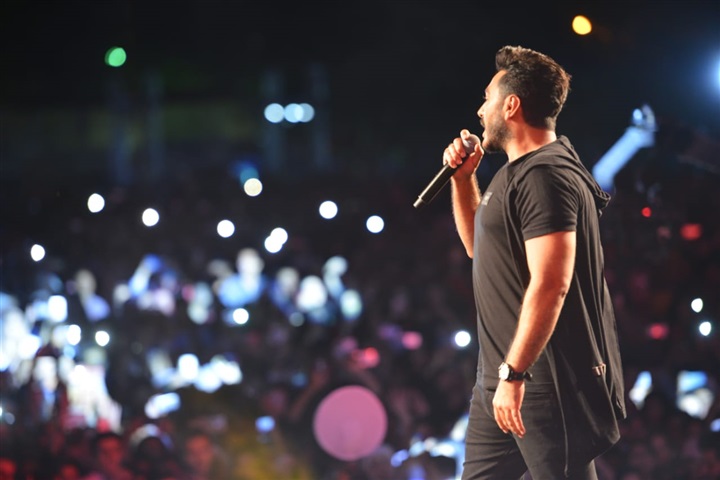 بناء على رغبة الجمهور.. تامر حسنى يغنى "ناسينى ليه" و"كفايك أعذار"     