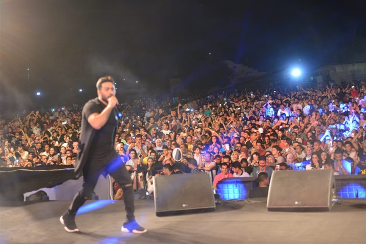 بناء على رغبة الجمهور.. تامر حسنى يغنى "ناسينى ليه" و"كفايك أعذار"     