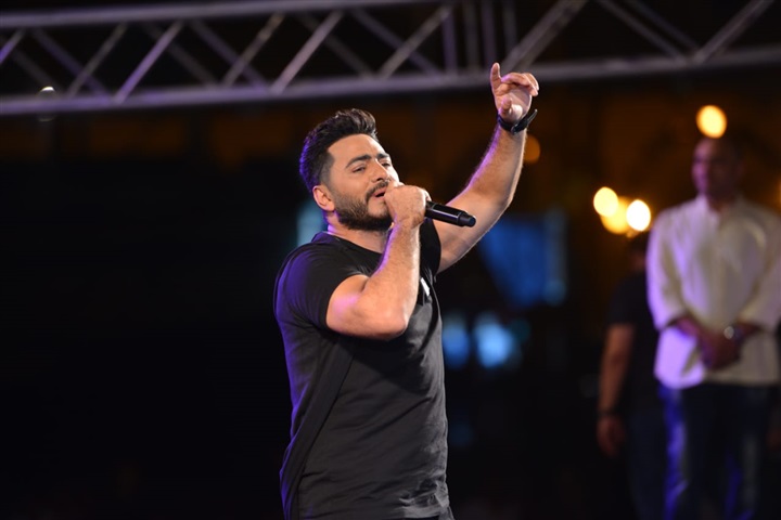 بناء على رغبة الجمهور.. تامر حسنى يغنى "ناسينى ليه" و"كفايك أعذار"     